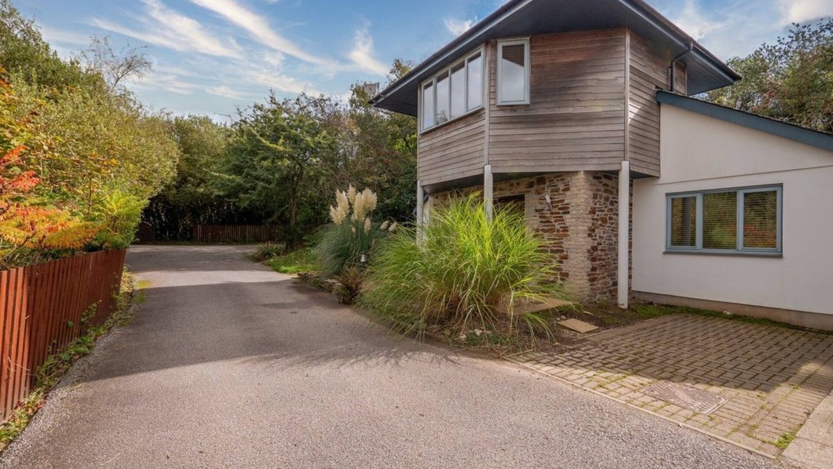 Carnon Downs Cottage | Pet friendly Croft Cottage