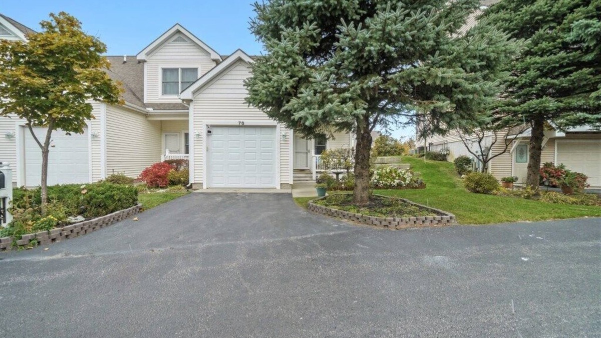 Manistee Condo | Pet Friendly Customized Harbor Village Condo