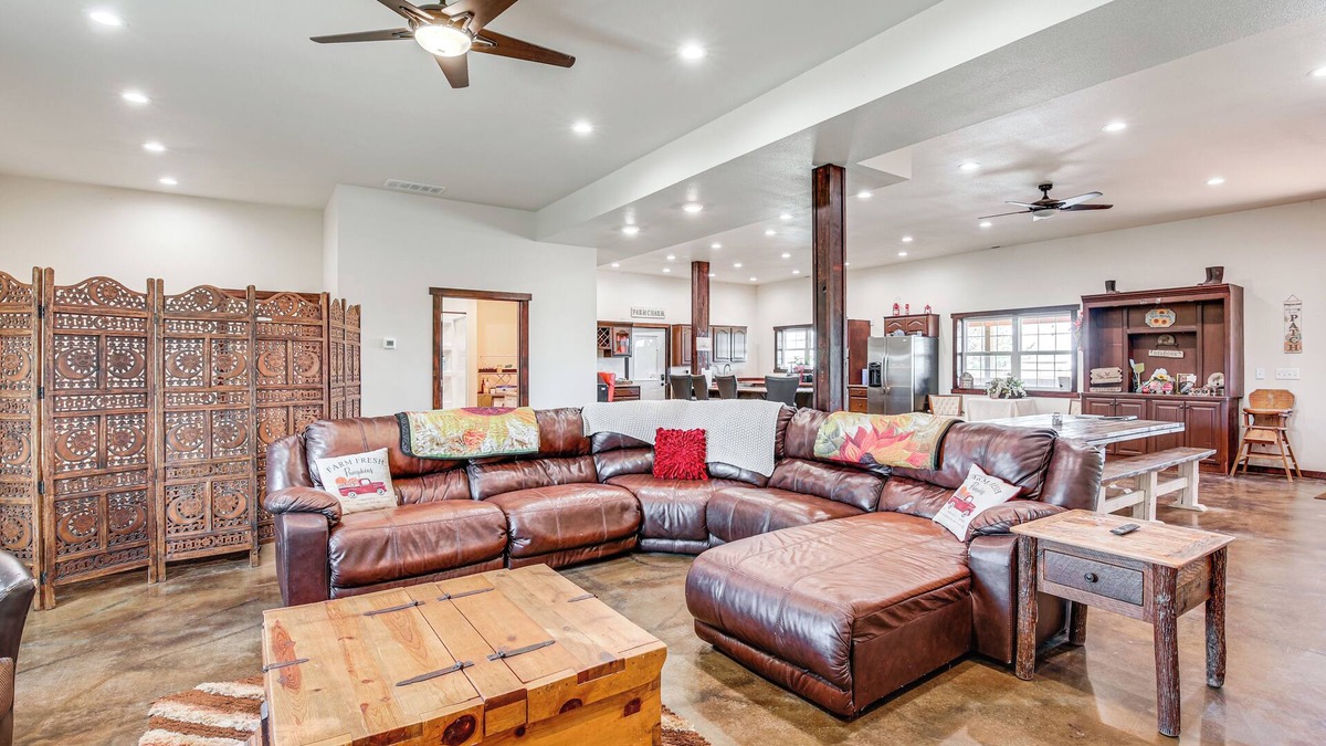 Lingle House | Pet Friendly 'Daydreamers Guest Ranch' on 60 Acres