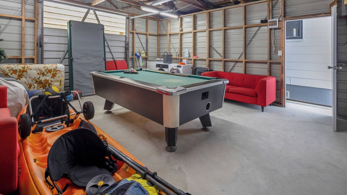 One Tree Point House | Pet-Friendly Deck Retreat w/Marina Views!