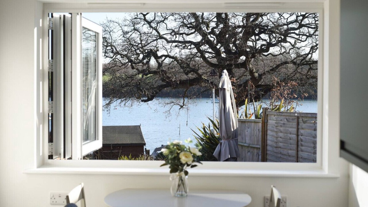 Fareham House | Pet friendly direct water access 3bed sleeps 6