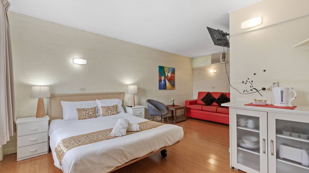 Strathmerton Hotel | Pet friendly - Double Room w/Private Bathroom, TV
