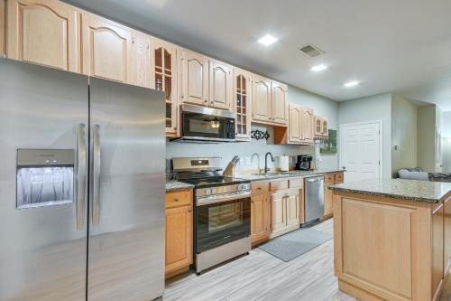 Fulton Apartment | Pet-Friendly Downtown Fulton Apt with Smart TV!