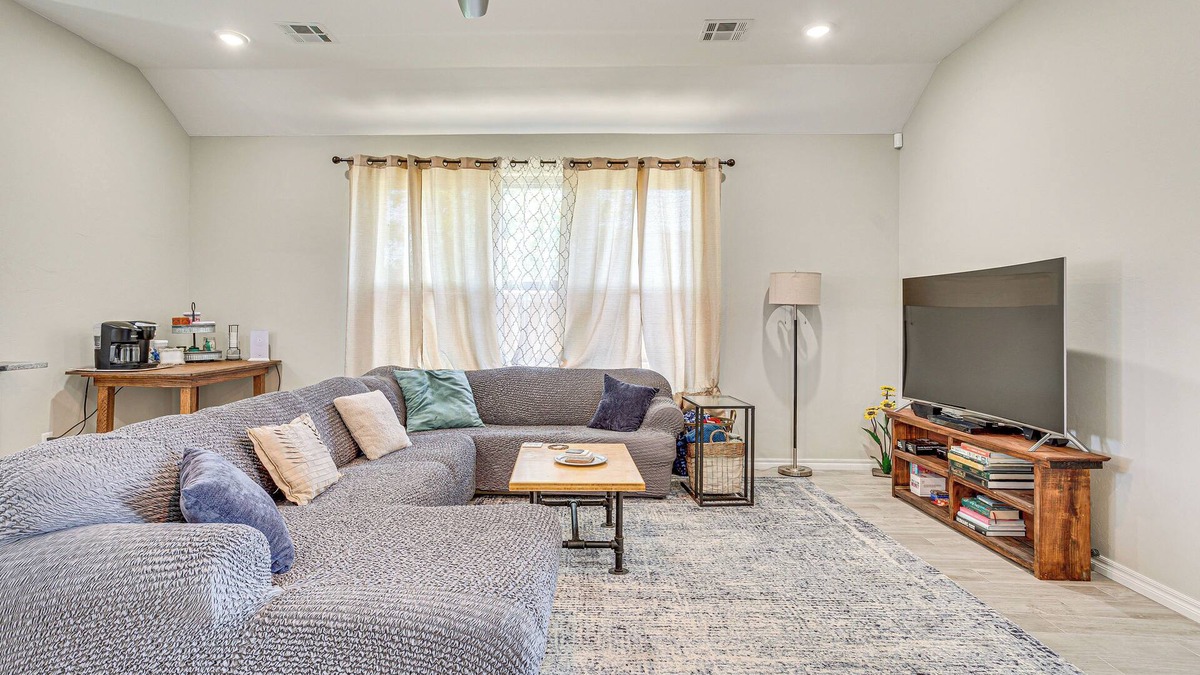 Elgin House | Pet-Friendly Elgin Retreat w/Patio, Grill & Yard!