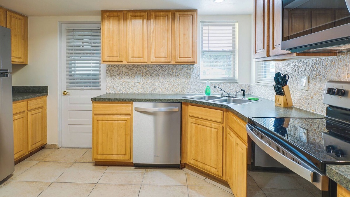 Englewood South Cottage | Pet-friendly Englewood Home - 4 Mi to Beach!