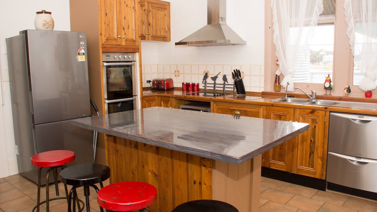 Kimba House | pet friendly Family accommodation min 2 nights