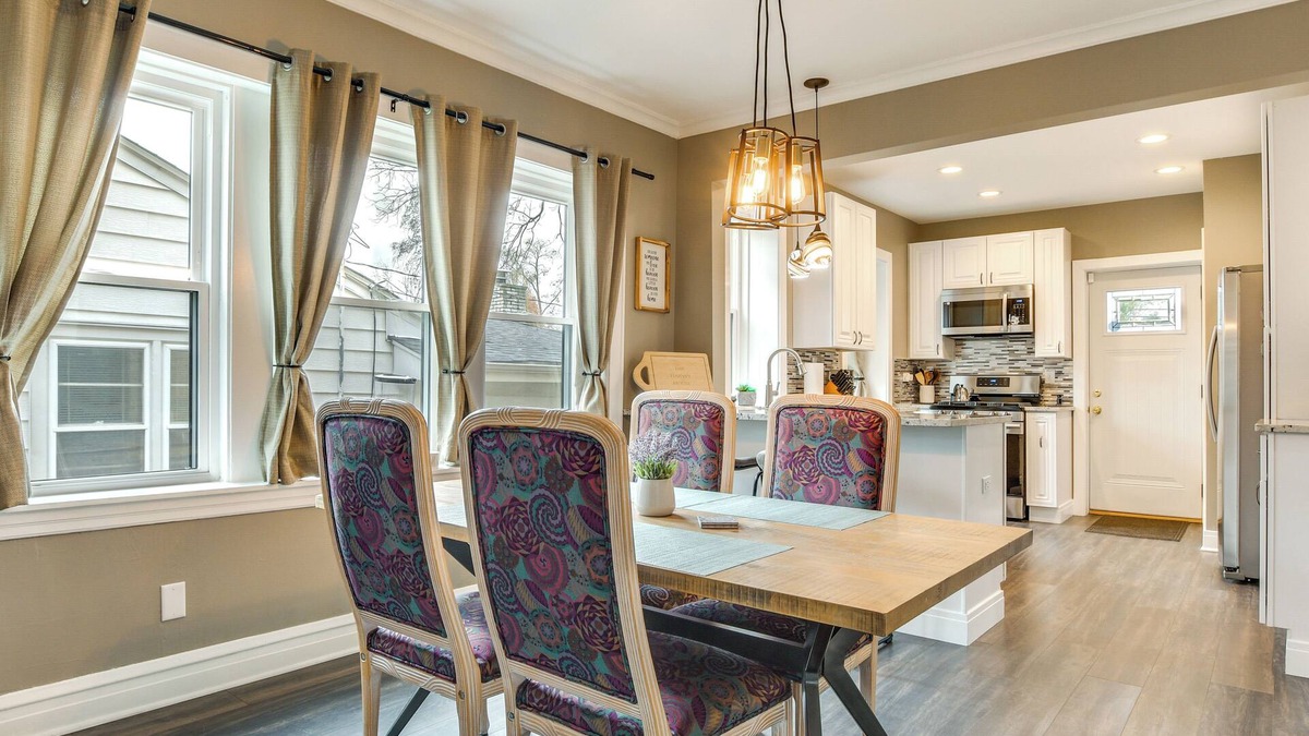 Evanston Apartment | Pet-Friendly Family Apartment - Near NU Campus!