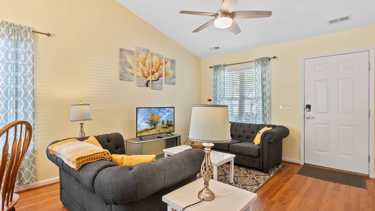 Wake Forest House | Pet Friendly * Fenced Yard * Downtown