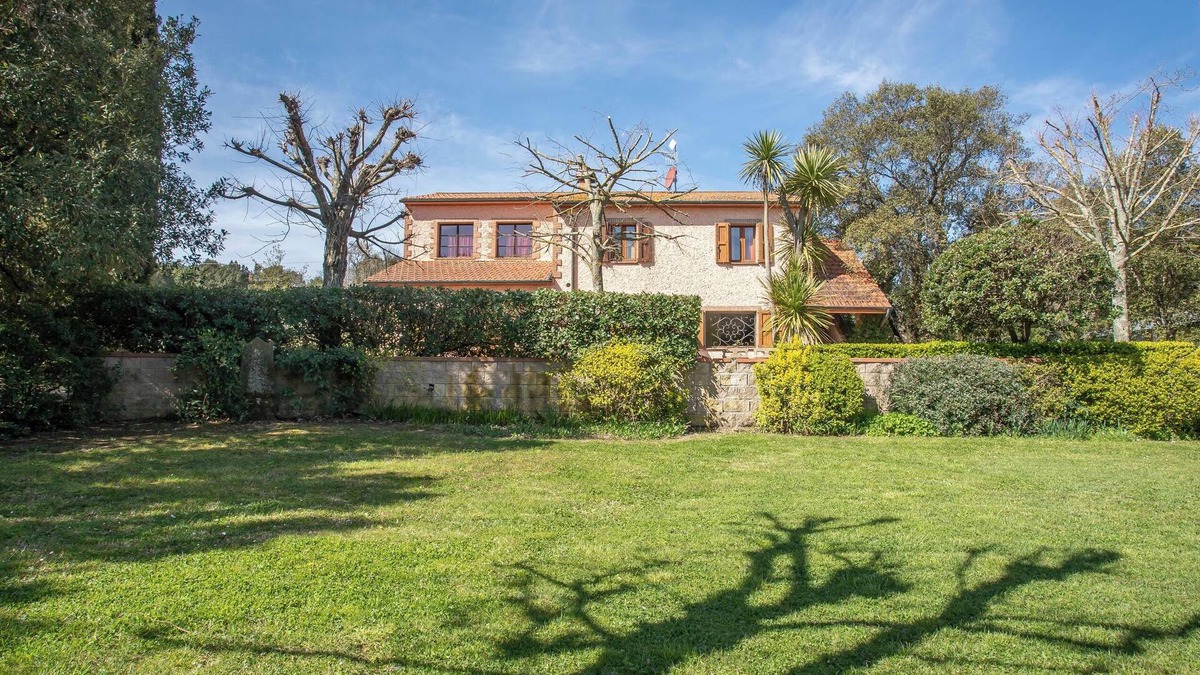 Roccastrada Villa | Pet-Friendly Finca Olivos with Mountain View, Pool, Garden & Wi-Fi