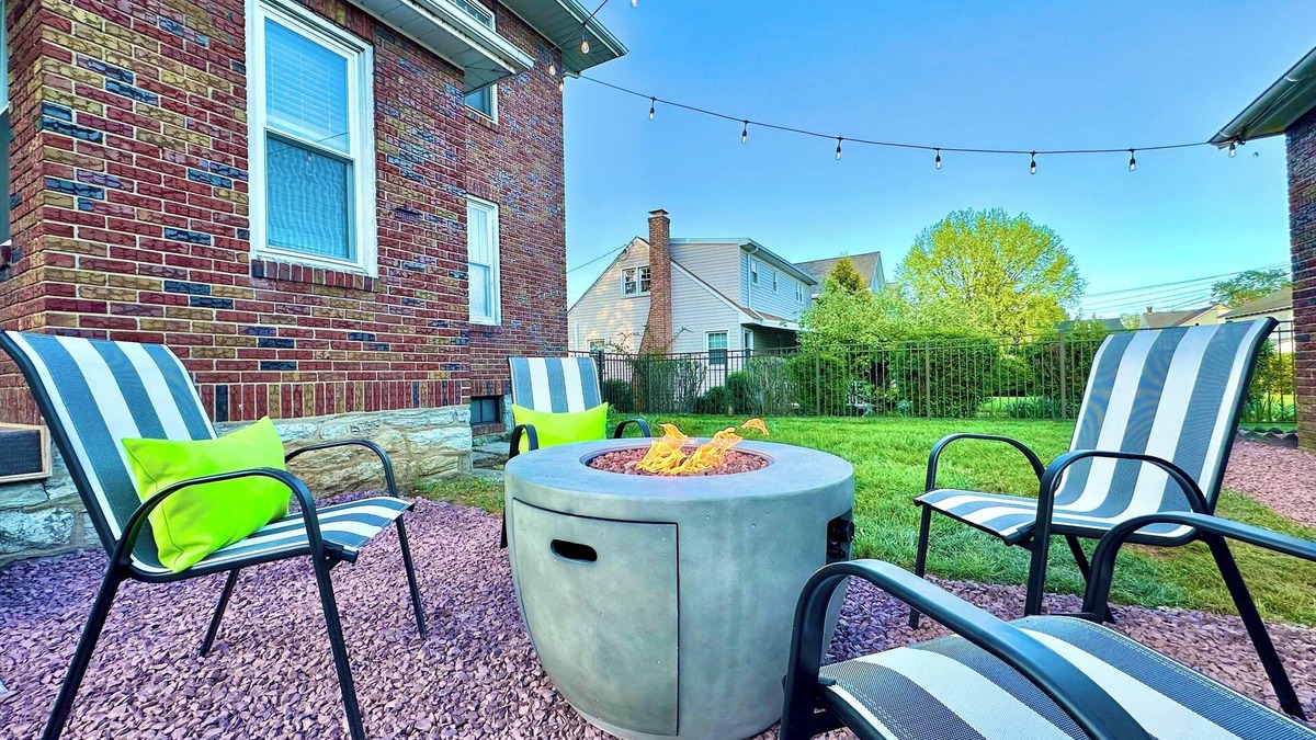 Annville House | Pet Friendly! Firepit & Gameroom- Walk To Restaurants, 15 Mins To Hershey Park!