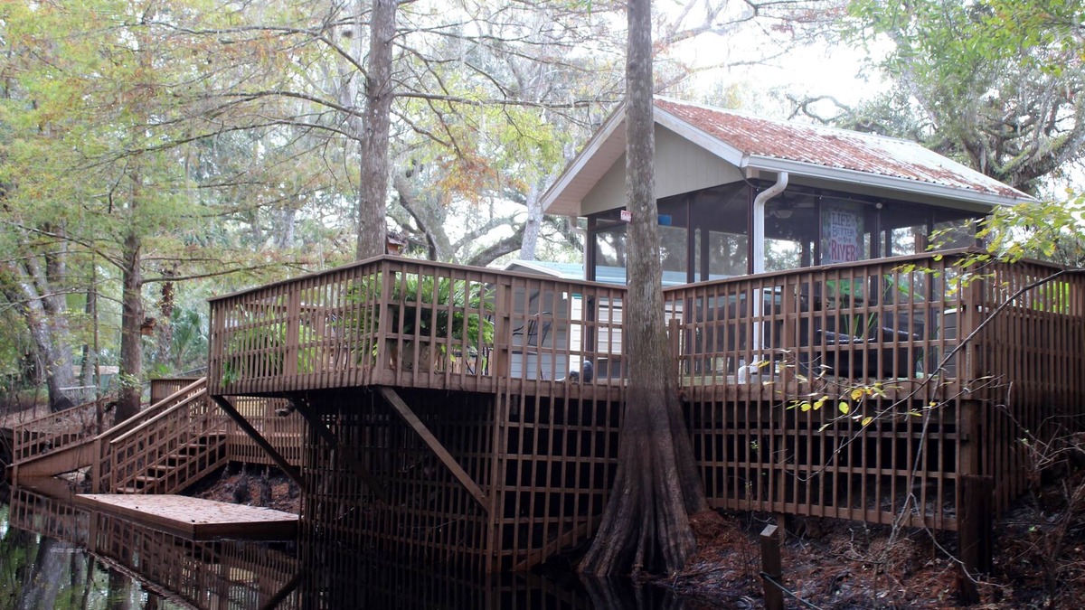 Dunnellon House | Pet friendly free use of kayaks,bikes great dock and screen room fenced yard