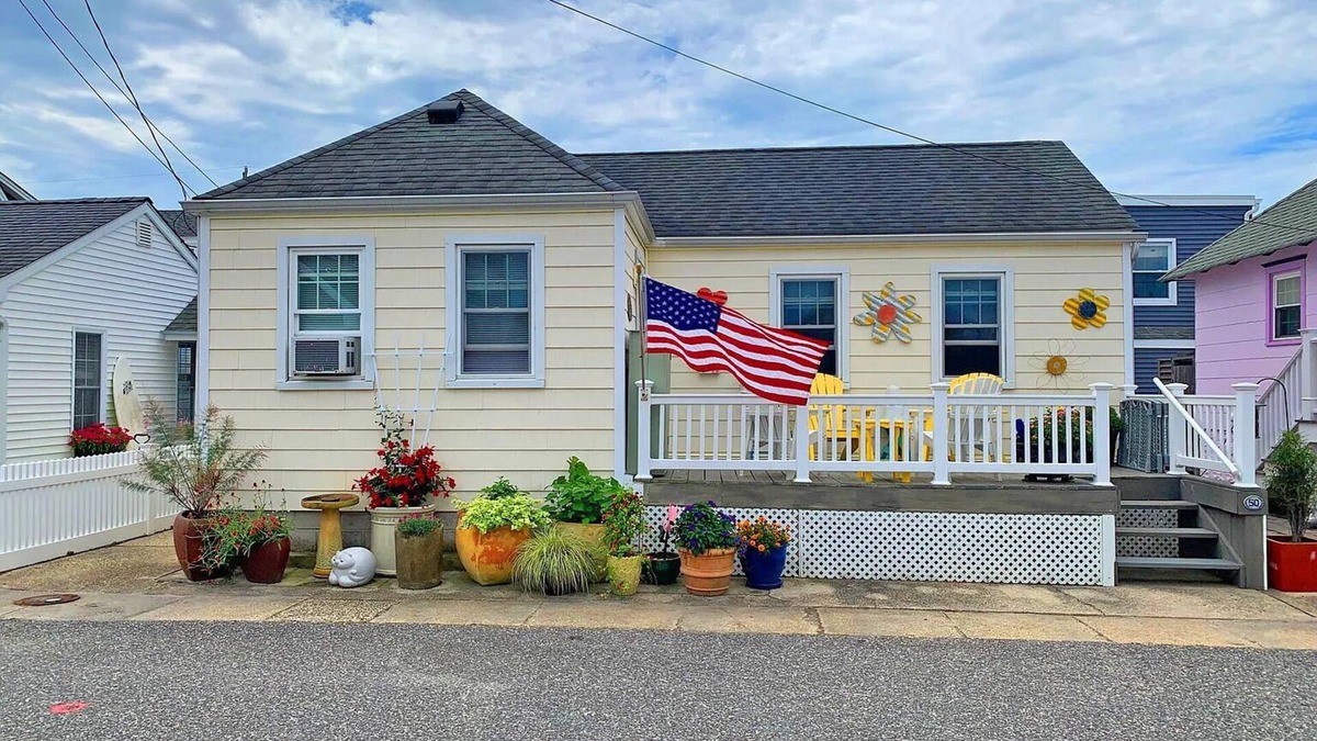 Stone Harbor House | PET FRIENDLY! FRIDAY TO FRIDAY RENTAL.