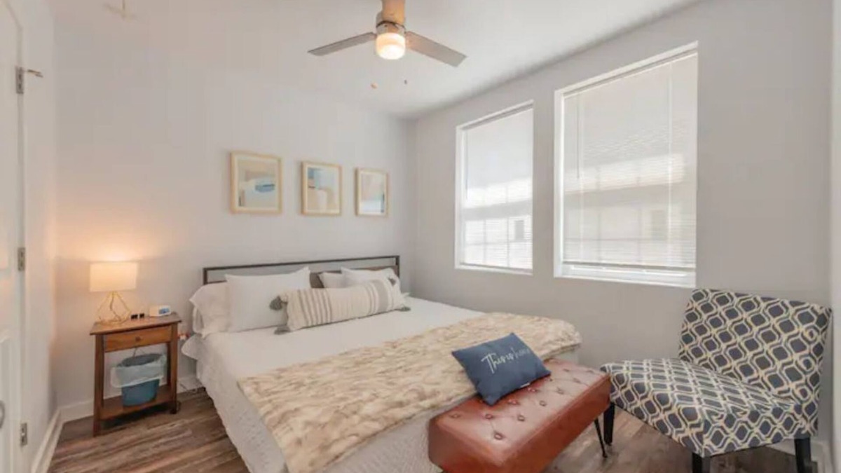 Riverside House | Pet Friendly Getaway Cottage w Private Deck Fast Wifi + Parking
