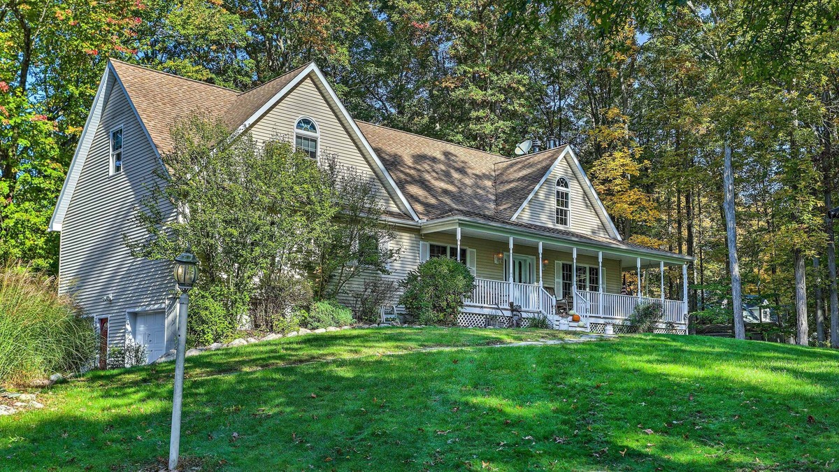 Pine Bush House | Pet-Friendly Grand Pine Bush Retreat on 2 Acres!