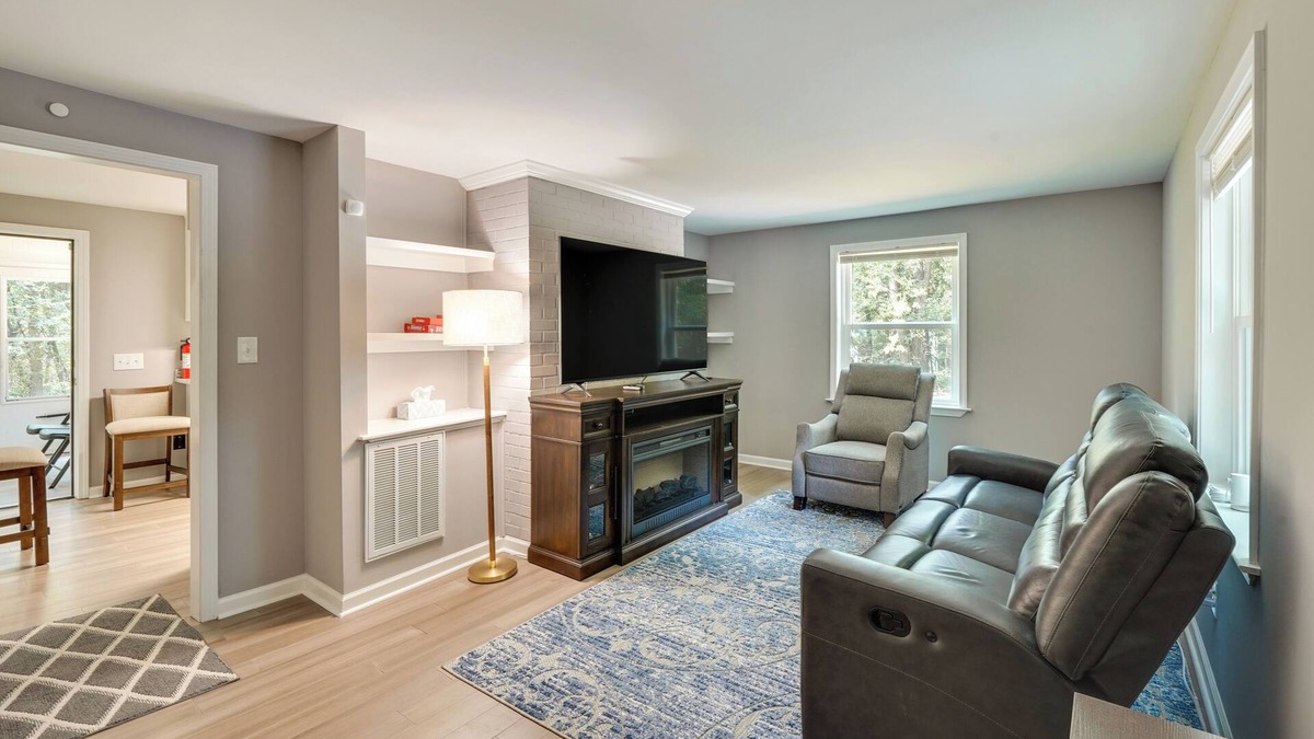 Forest Oaks House | Pet-Friendly Greensboro Home on 50 Private Acres