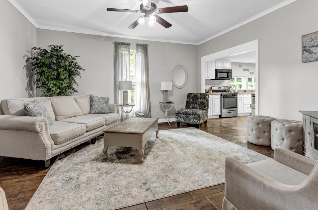 Acworth House | Pet Friendly Group Getaway with Grill and Deck