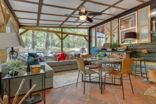 Haleyville House | Pet-Friendly Haleyville Cabin Rental with Kayaks!