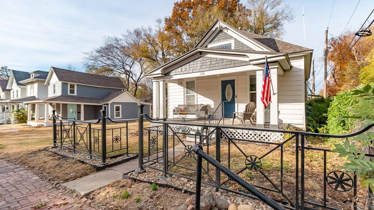 Greater Auburndale House | Pet Friendly Haven Near Hospital—Fast Wi-Fi
