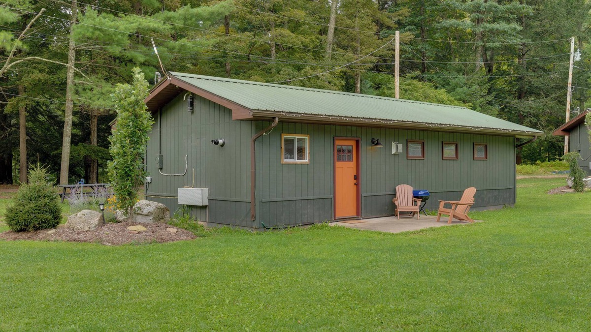 Hillsgrove Cabin | Pet-Friendly Hillsgrove Cabin w/Community Perks!