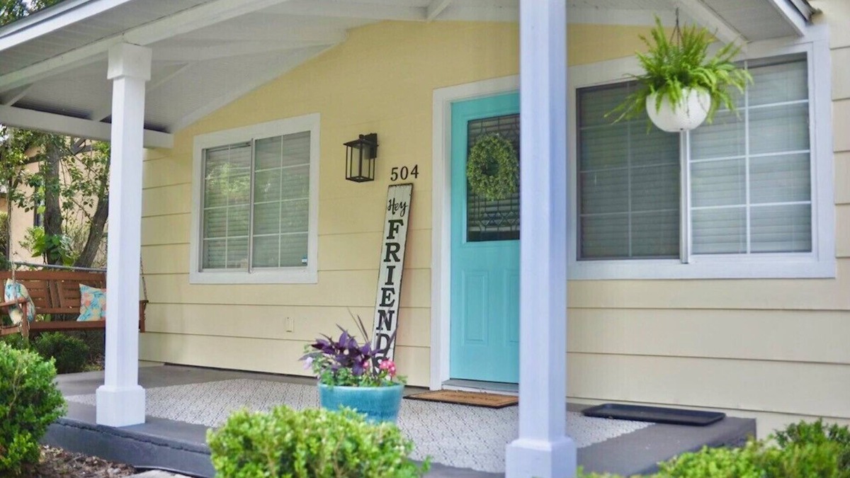 Historic District House | Pet Friendly Historic Downtown Bungalow with Fenced In Yard!