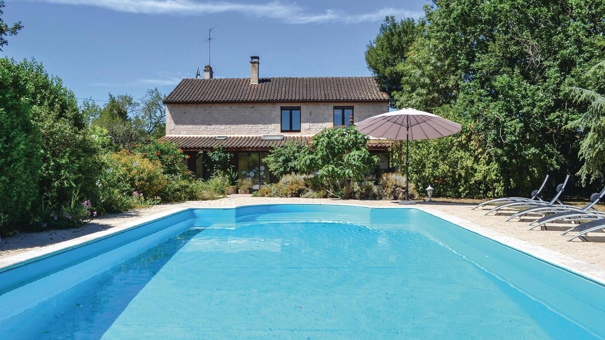Flaujac-Poujols House | Pet friendly home in Flaujac-Poujols