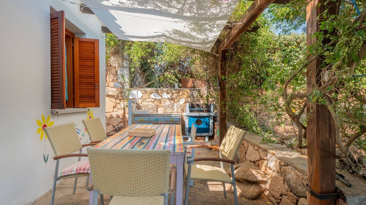 Monte Petrosu House | Pet-Friendly Holiday Home Villetta Idina in Monte Petrosu with Shared Pool