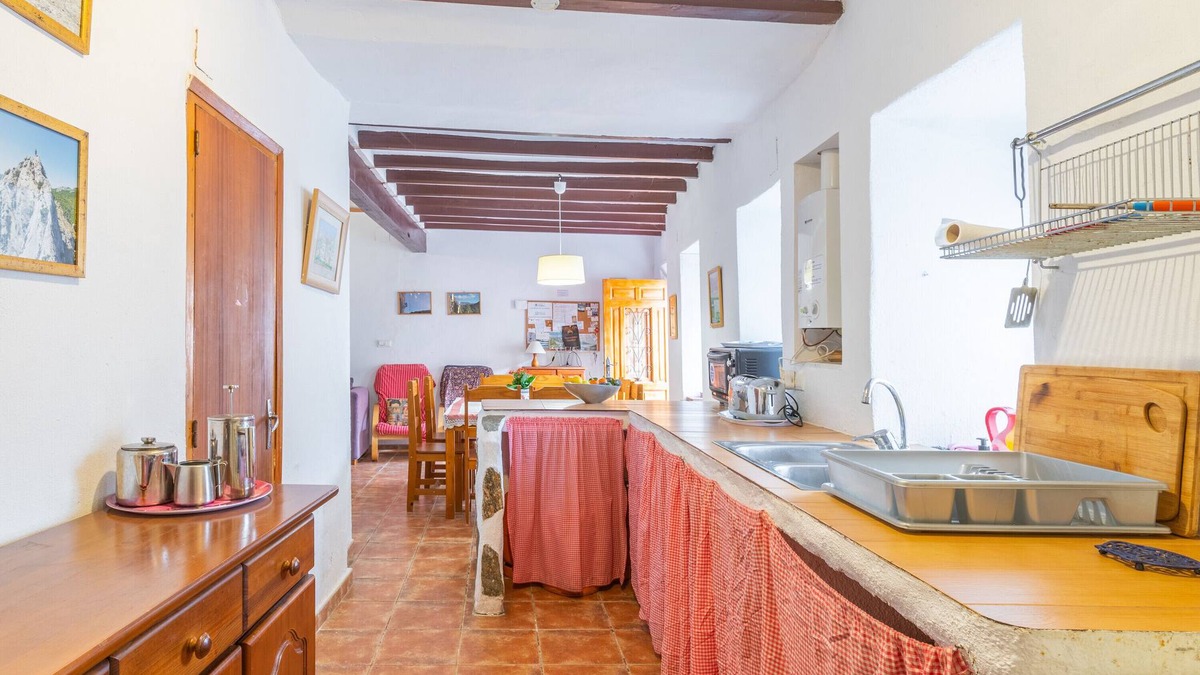 L'Abdet House | Pet-Friendly Holiday Home "Casa Aitana-Abdet - Val de Guadalest" with Mountain View, Terrace & Wi-Fi