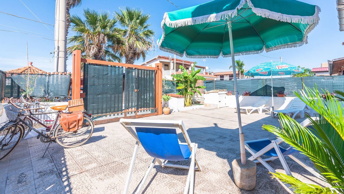 Agnone Bagni House | Pet-Friendly Holiday Home 'Casa Nico' close to the Sea with Terrace