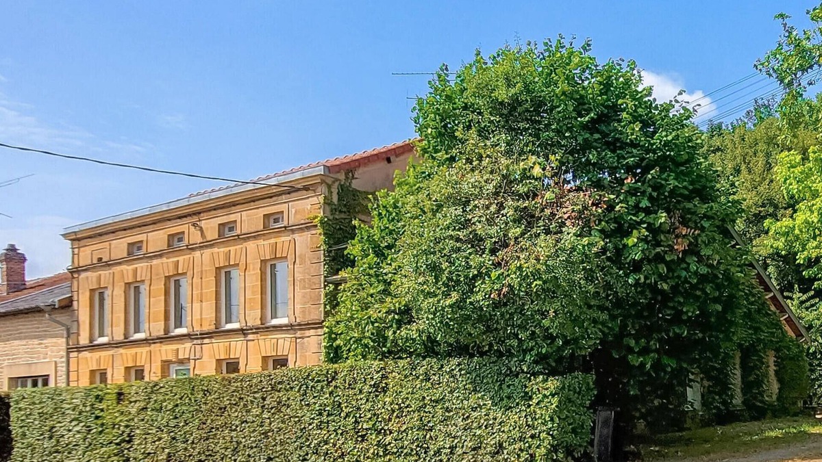 Boult-aux-Bois House | Pet friendly home in Boult-aux-Bois