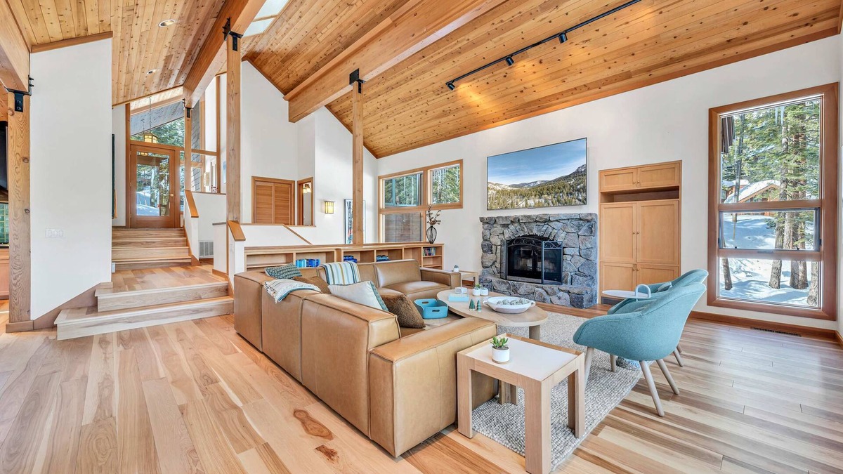 Alpine Meadows House | Pet-Friendly Home: Deck, 1 Mile to Alpine Meadows