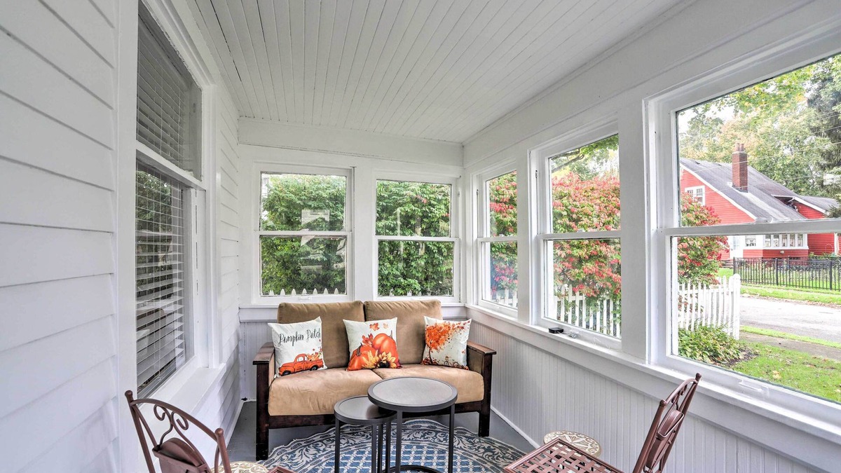 Willoughby House | Pet-Friendly Home - 1/2 Mi to Downtown Willoughby!