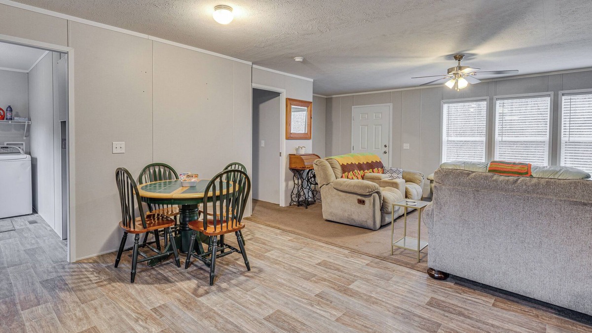 Laurelville Cottage | Pet-friendly Home ~ 10 Mi to Hocking Hills!