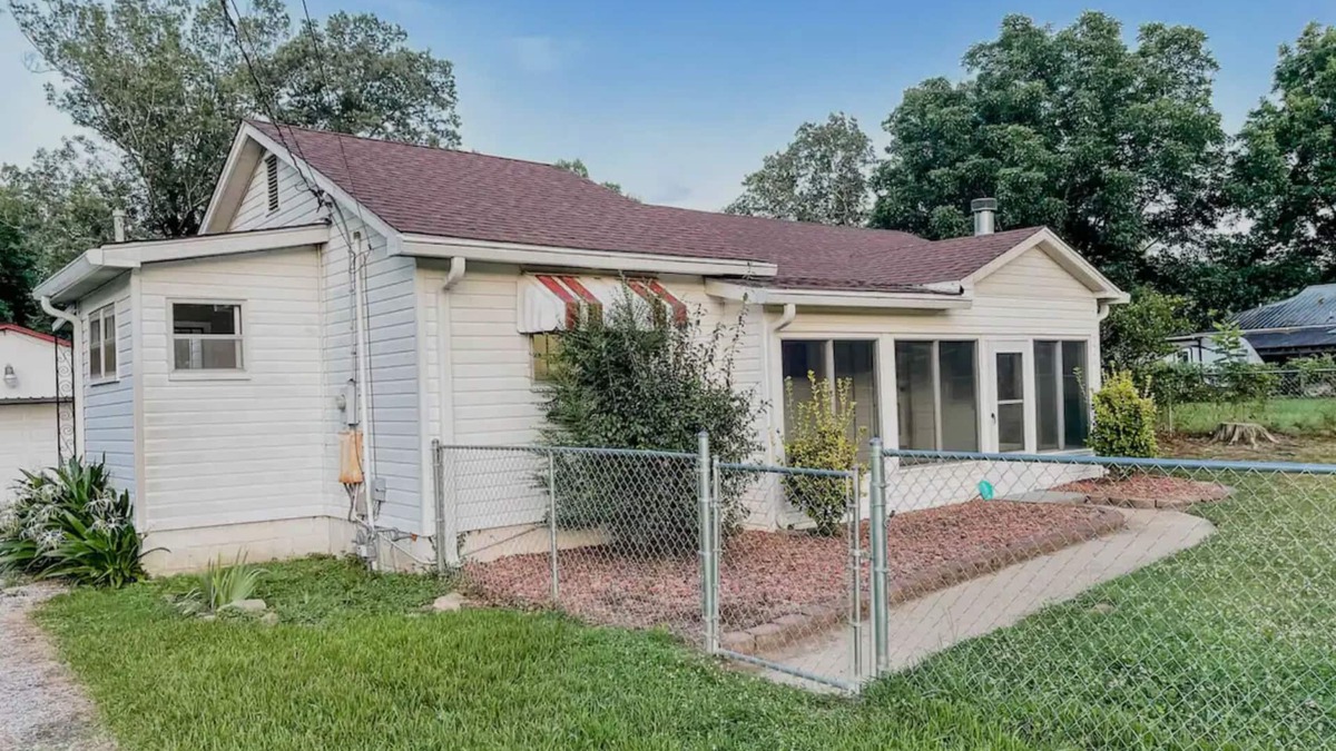Bessemer House | Pet-friendly Home between Hoover, Tuscaloosa, Bham - close to Met, GOLF, UA