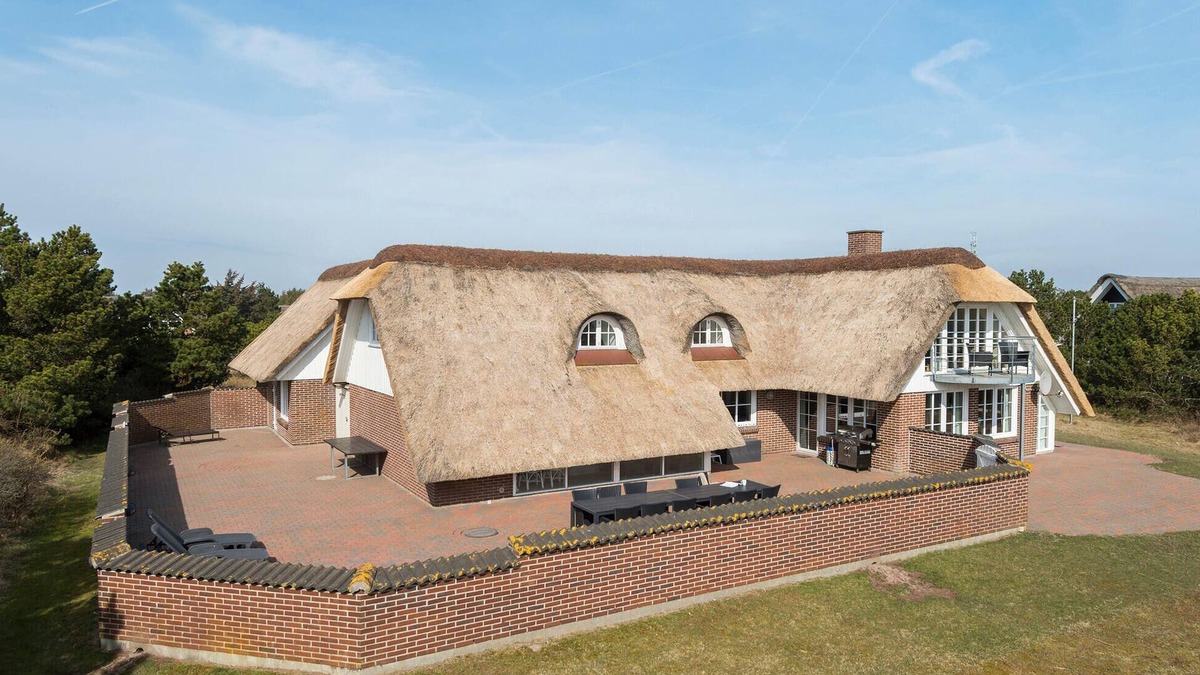 Blavand Strand House | Pet friendly home in Blåvand with sauna