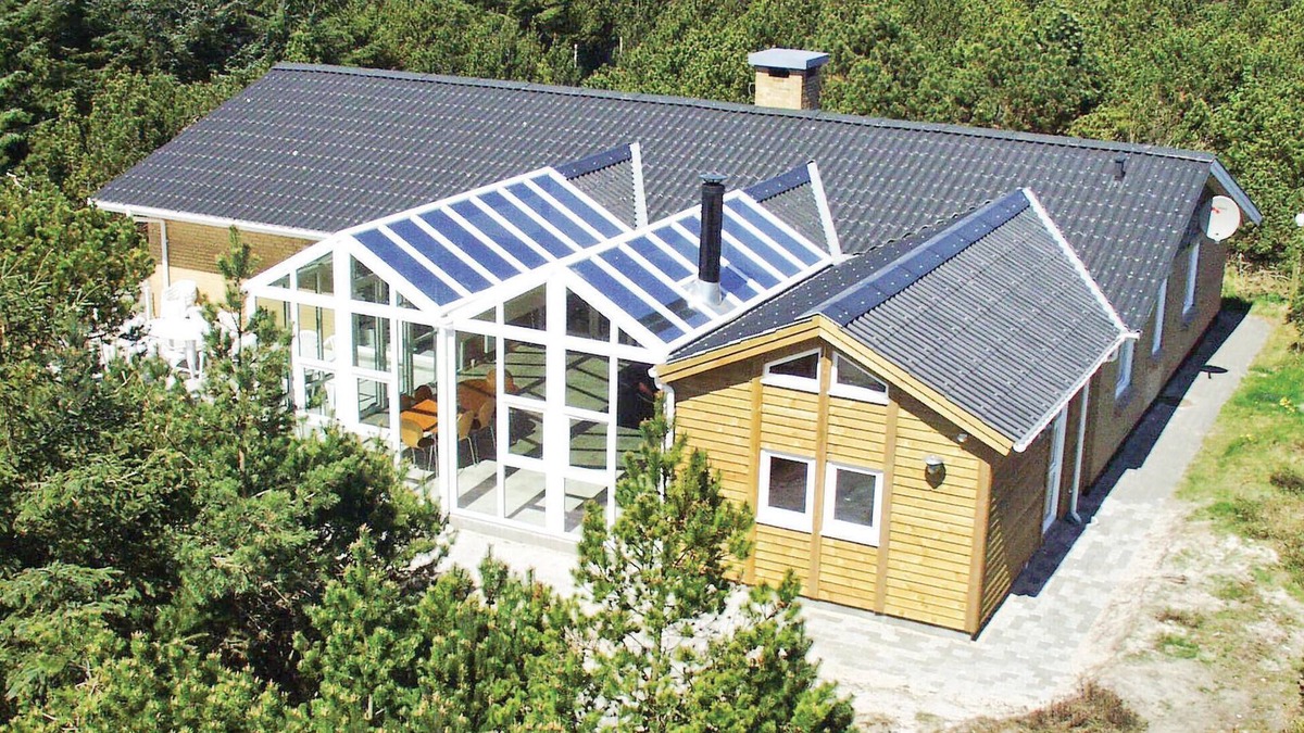 Blavand Strand House | Pet friendly home in Blåvand with WiFi