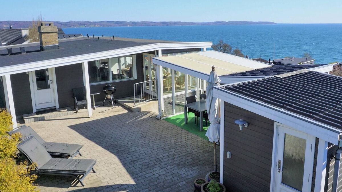 Hvidbjerg Strand House | Pet friendly home in Børkop with WiFi