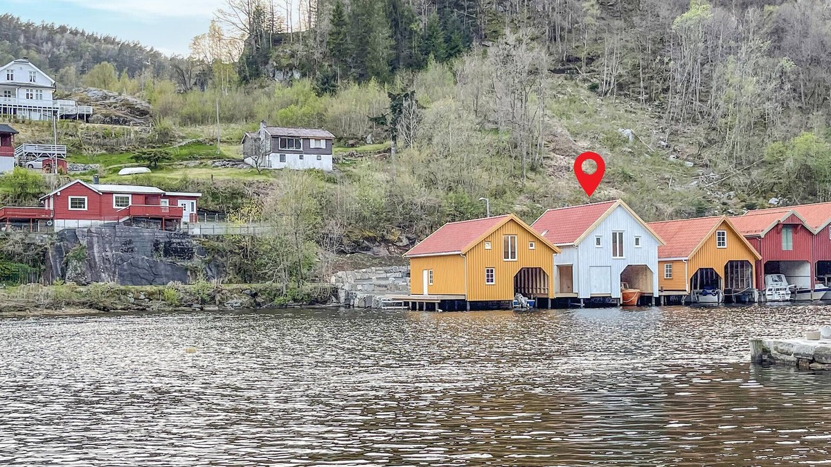 Feda House | Pet friendly home in Feda with kitchen