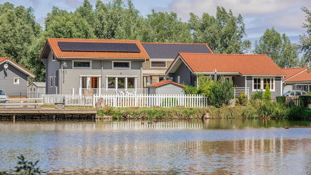 Bourbourg House | Pet friendly home in BOURBOURG with lake view