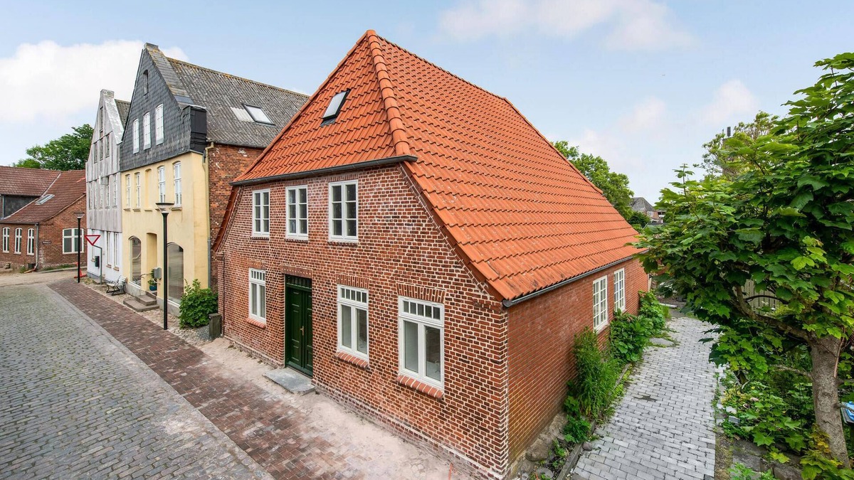Hojer House | Pet friendly home in Højer with kitchen