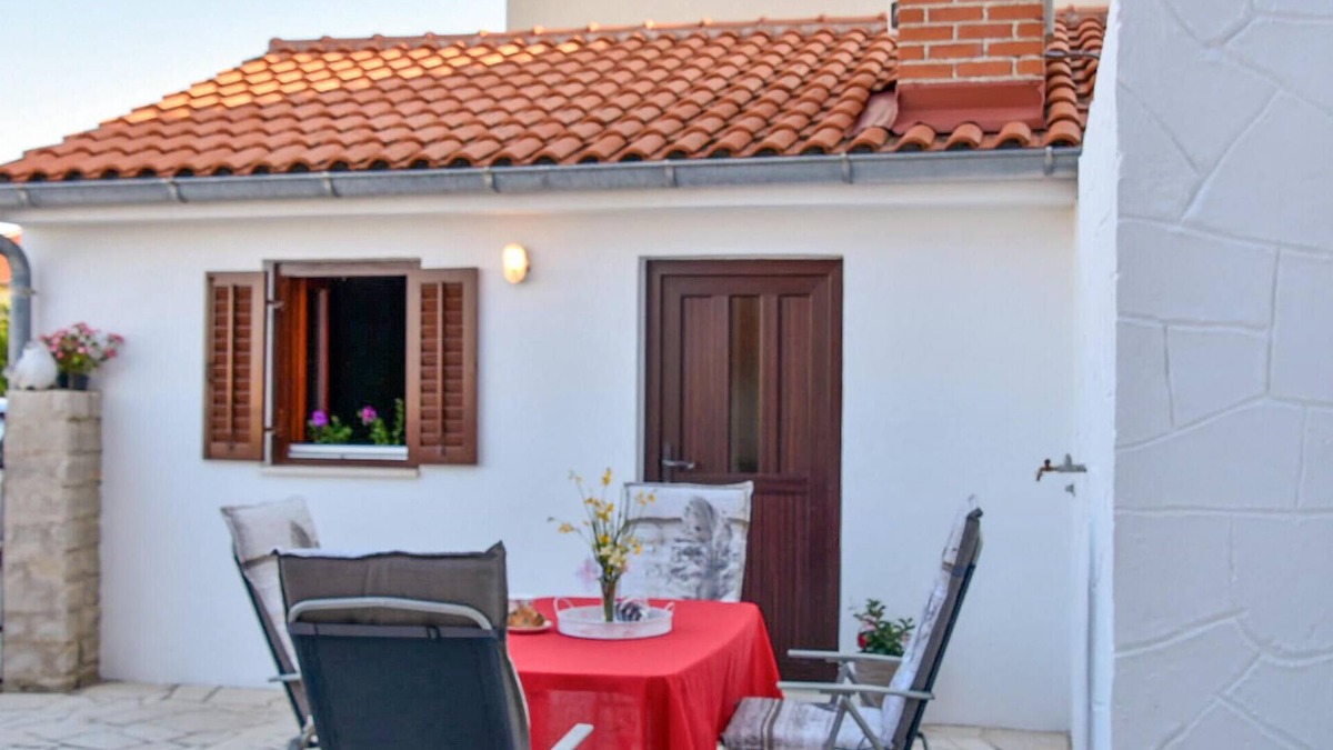 Nin House | Pet friendly home in Nin with kitchen