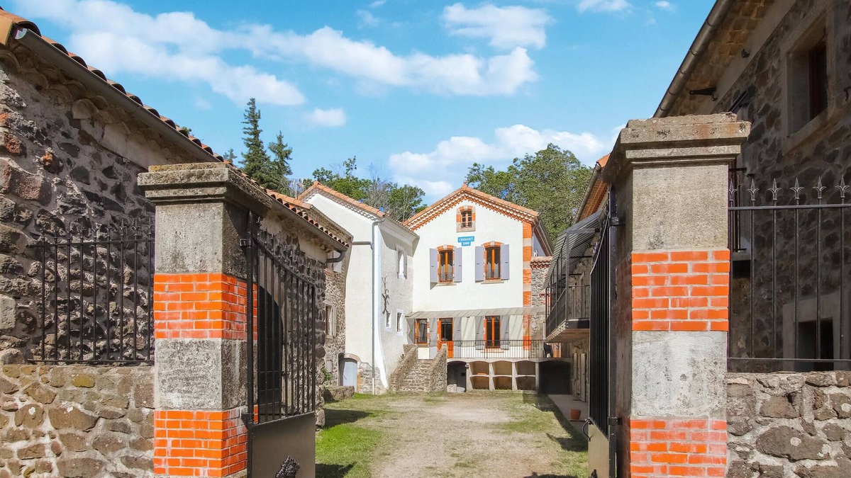 Privas House | Pet friendly home in Privas with sauna