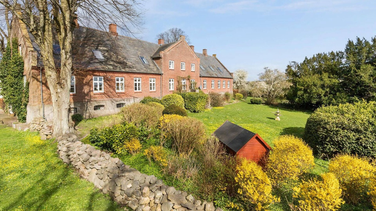 Ronde House | Pet friendly home in Rønde with kitchen