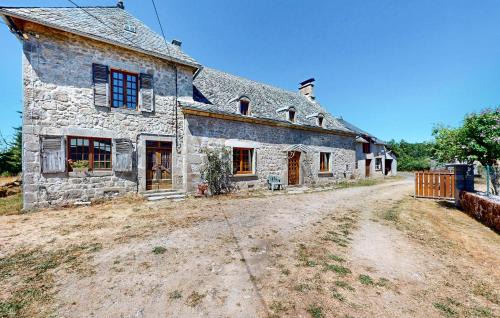 Saint-Julien-pres-Bort House | Pet Friendly Home In Sarroux - Saint Julien