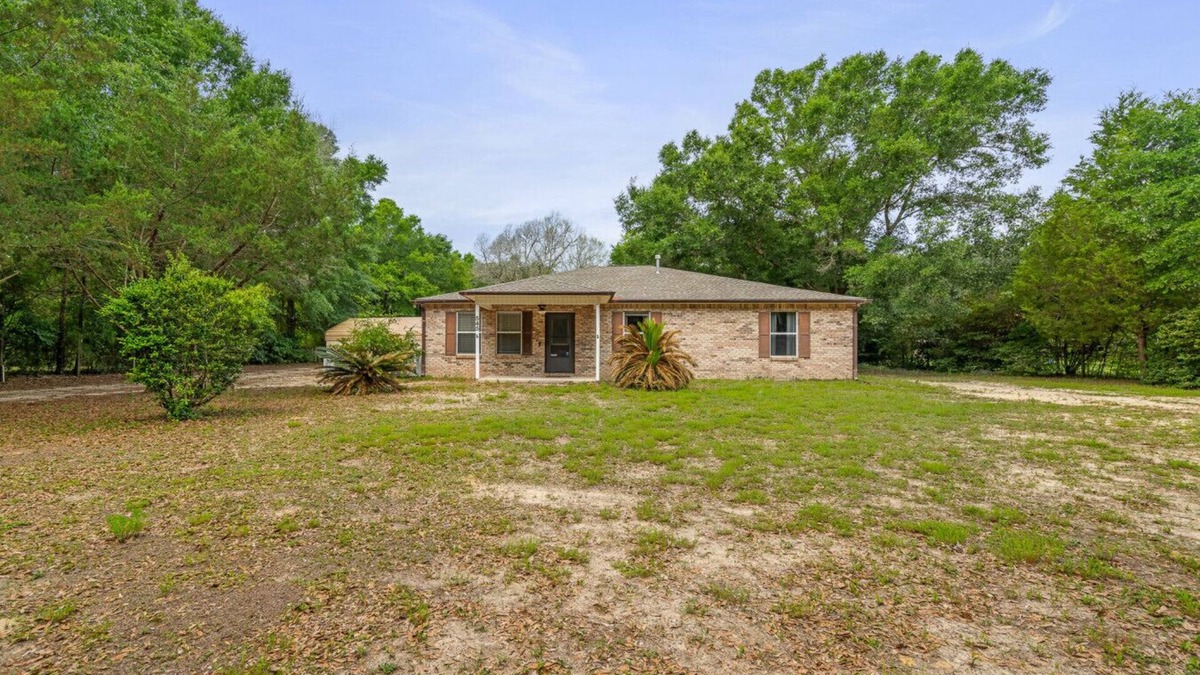 Crestview House | Pet friendly home in the heart of Crestview