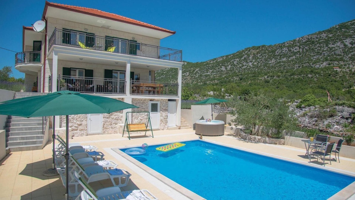 Rastovac House | Pet friendly home in Zagvozd with WiFi