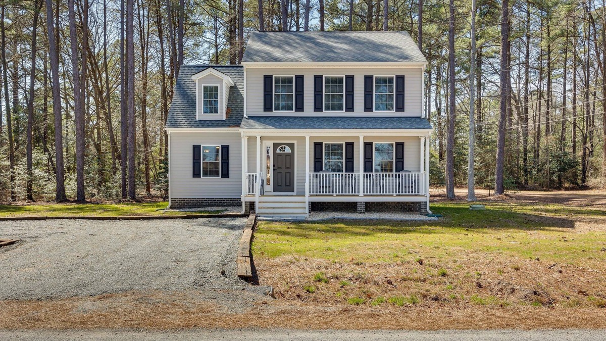 Mount Holly House | Pet-Friendly Home: Spacious Yard + Community Perks