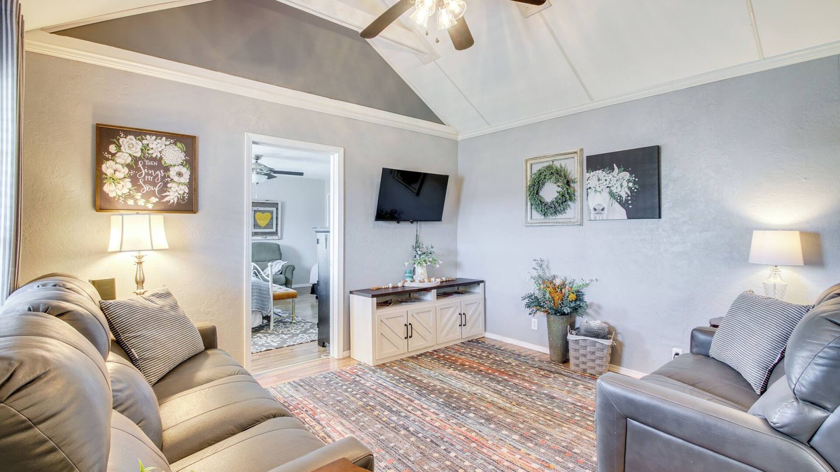 Ninnekah House | Pet-Friendly Home w/Porch Near Chickasha!
