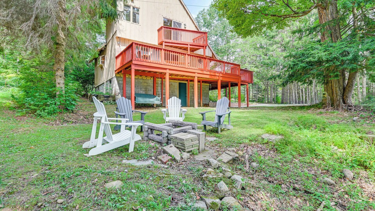 Edinburg House | Pet-Friendly Home w/Beach in Northville!