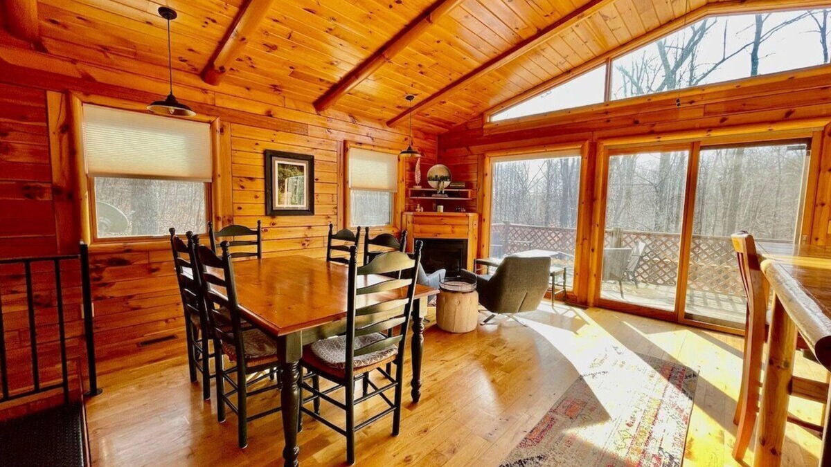 McArthur Cabin | Pet friendly, hot tub, no cleaning fee special!