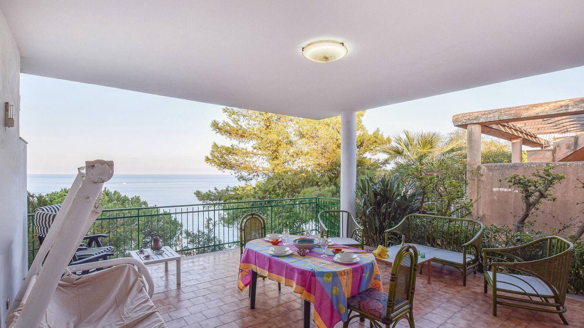Torre Colonna-sperone House | Pet friendly home in Altavilla Milicia